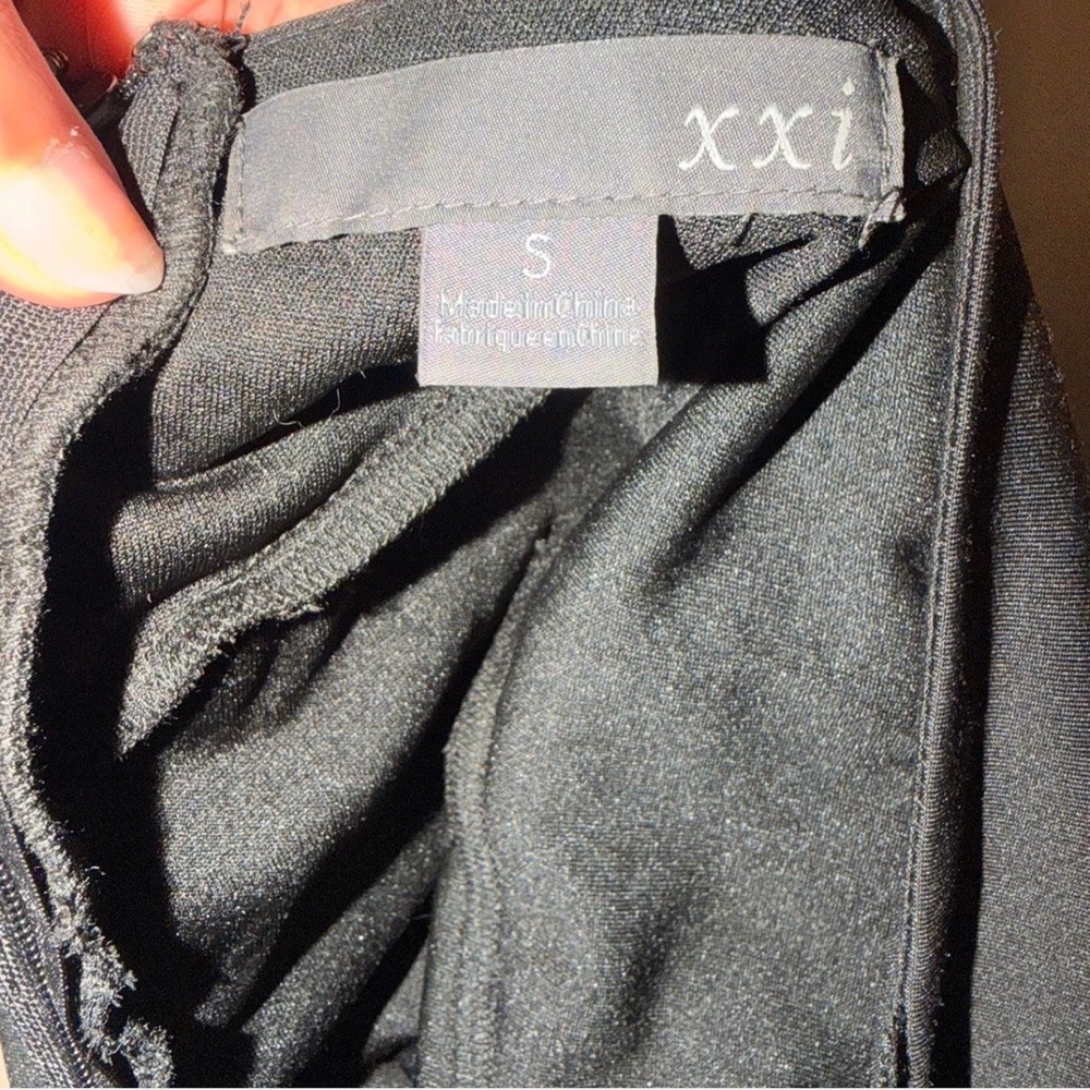 XXI Ruffle Halter LBD - Picture 4 of 4